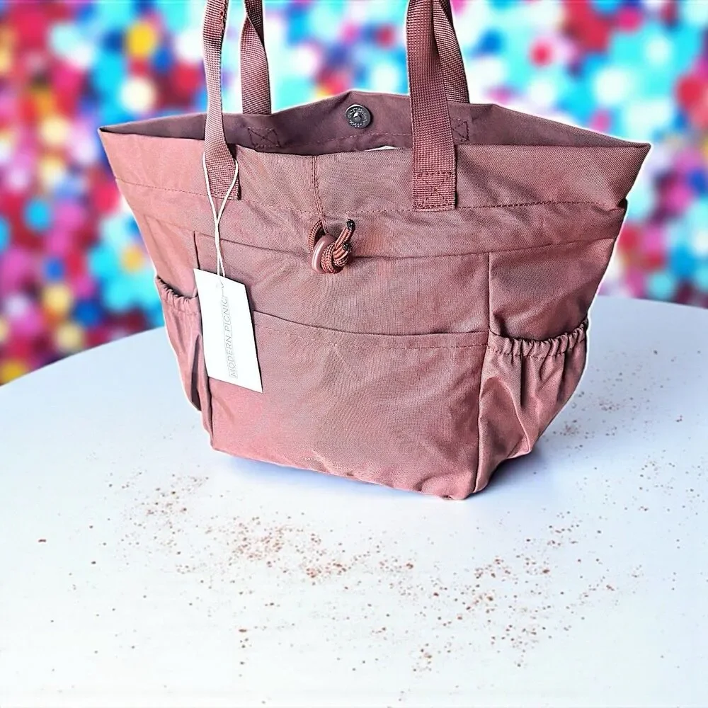 Modern Picnic Structured Lunch Bag – Insulated & Chic Cooler Brand New with Tags